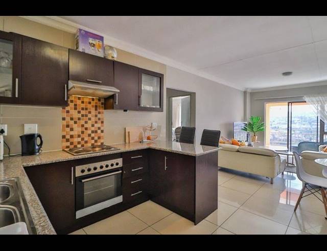 2 BEDROOM TOWNHOUSE FOR SALE IN WINCHESTER HILLS